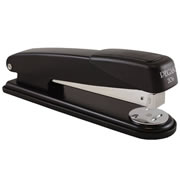 Engrapadora metálica Pegaso 206 tira completa color negro